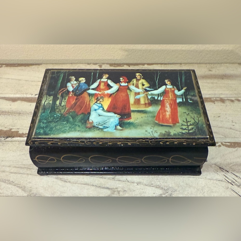 Vintage Boyarinoff Russian Lacquer Tea Box “Dancing Girls” or "Chastushk…